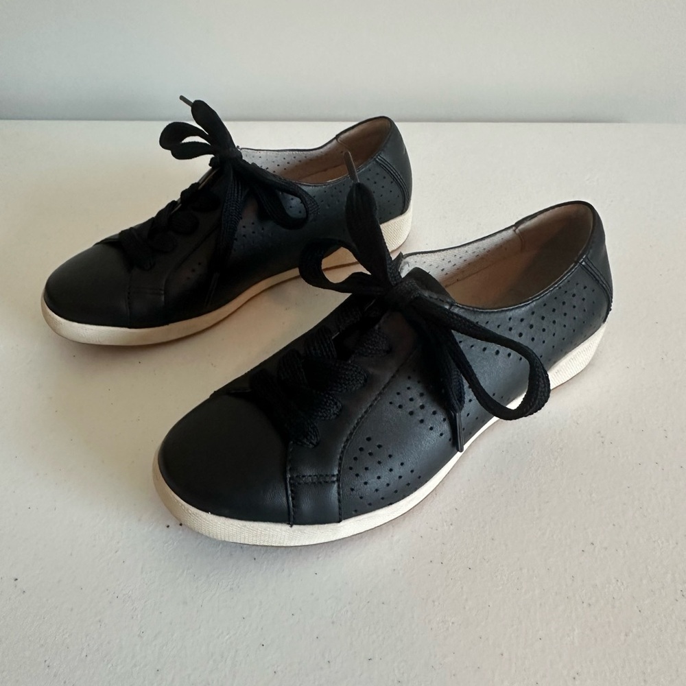 Women’s 37 Dansko Orli Nappa Black Leather Lace Up Sneakers
